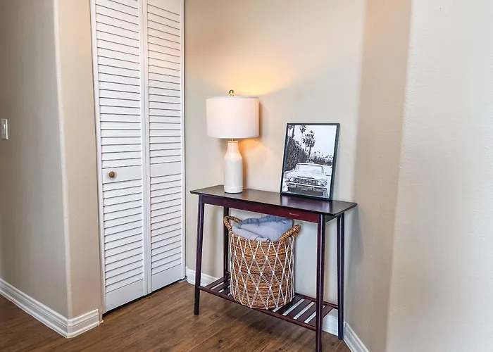 Sunny 1Bdr Centrally Located In Marina Del Rey
